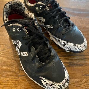 mens wide baseball cleats